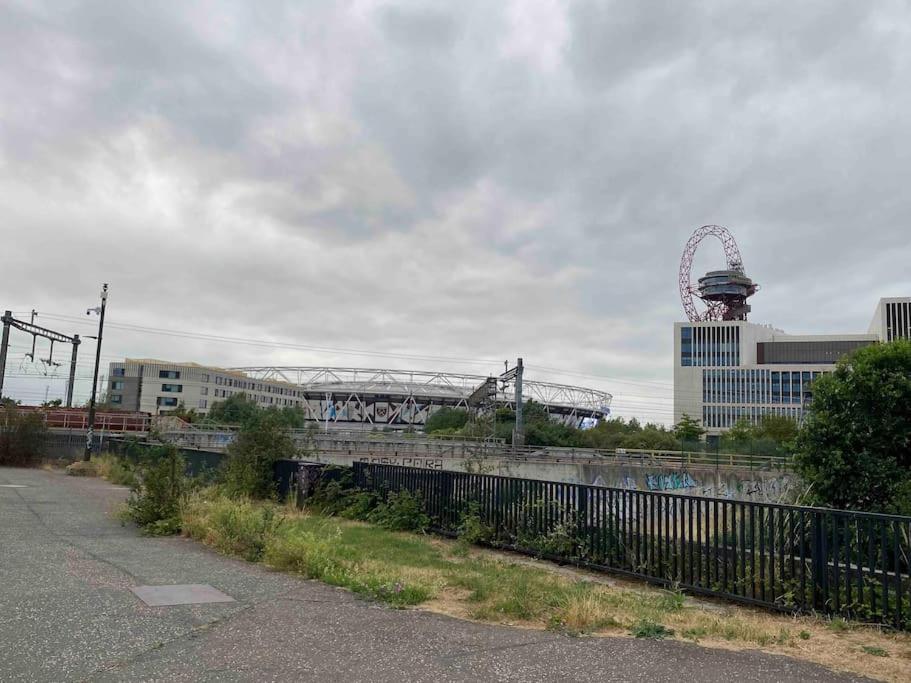 Canal-Flat Near Stratford International Station Apartment Londra Exterior foto